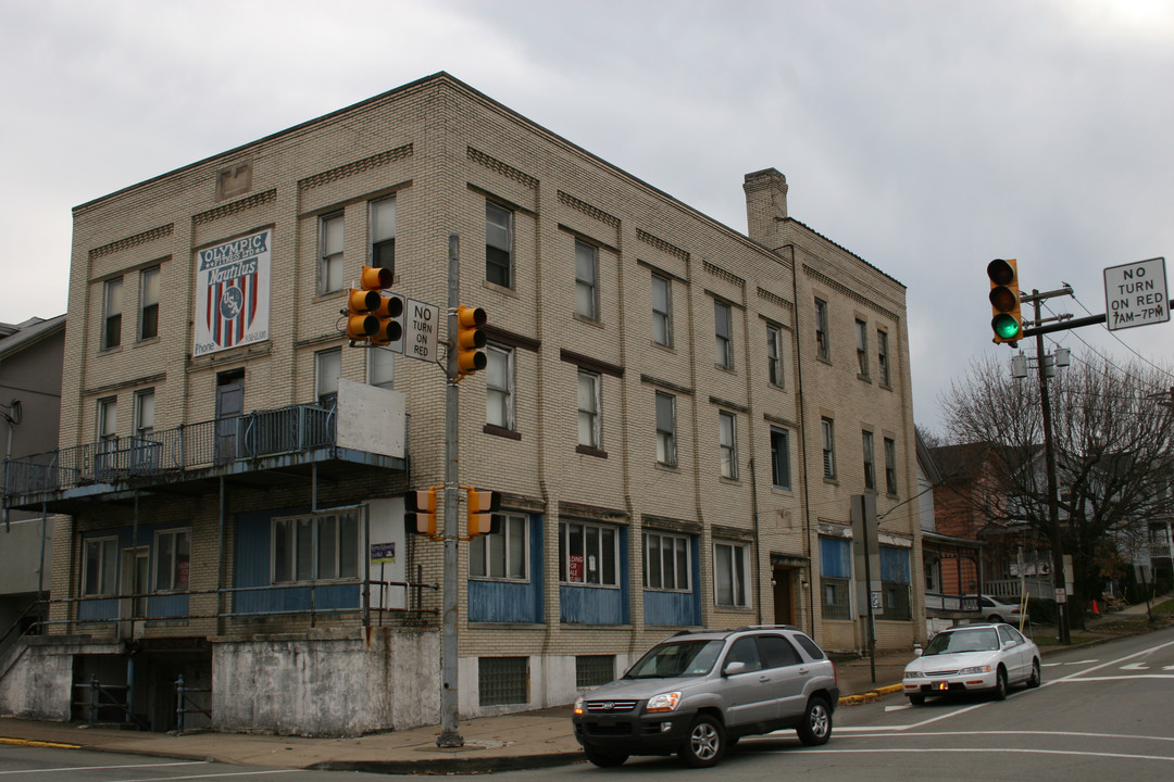 401 3rd St in California, PA - Building Photo