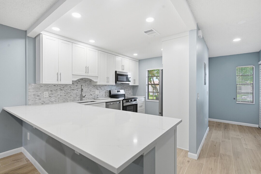 9292 Vista Del Lago in Boca Raton, FL - Building Photo