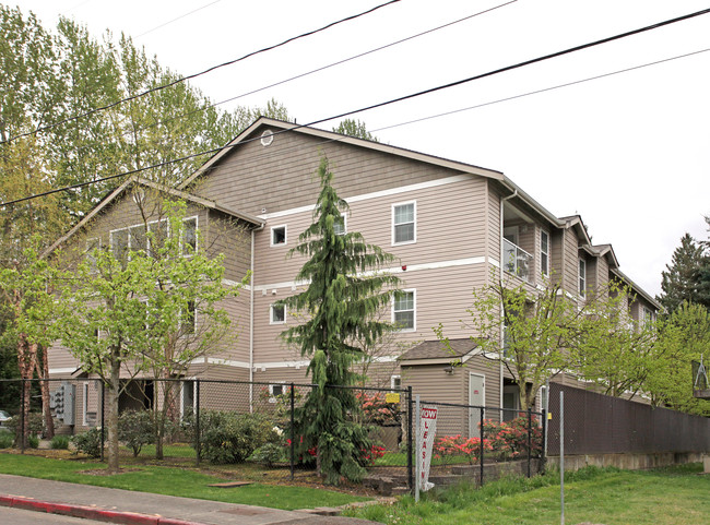 Casa Bella Apartments in Seatac, WA - Building Photo - Building Photo