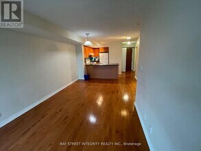 1 Elm Dr W in Mississauga, ON - Building Photo - Building Photo