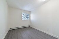 Westridge Estates B in Edmonton, AB - Building Photo - Building Photo