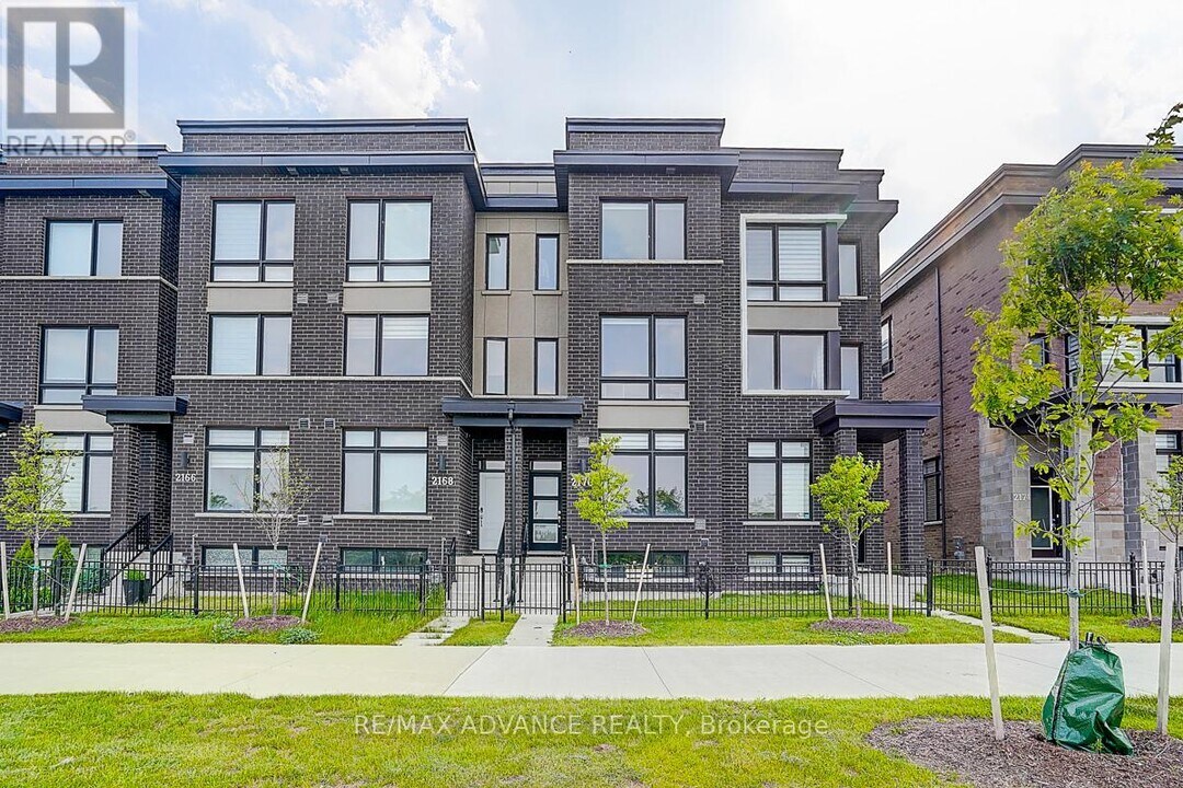 2170 Donald Cousens Pkwy in Markham, ON - Building Photo
