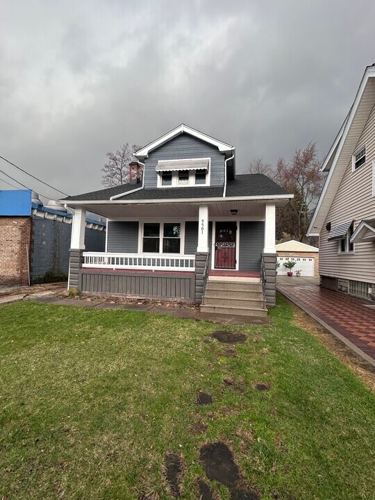 9501 Rosewood Ave in Cleveland, OH - Foto de edificio