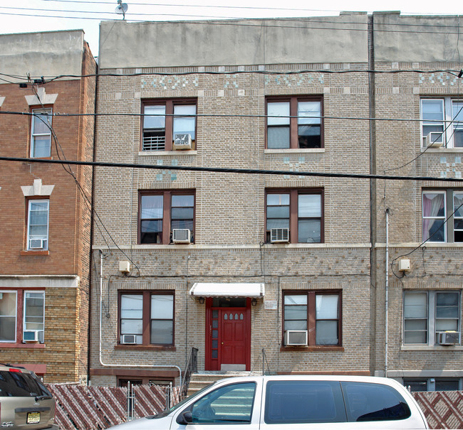 322 56th St in West New York, NJ - Building Photo - Building Photo