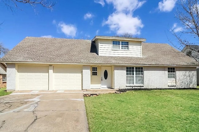 property at 2007 Rosewood Ln