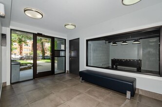 7710 N Sheridan Rd, Unit 207 in Chicago, IL - Building Photo - Building Photo