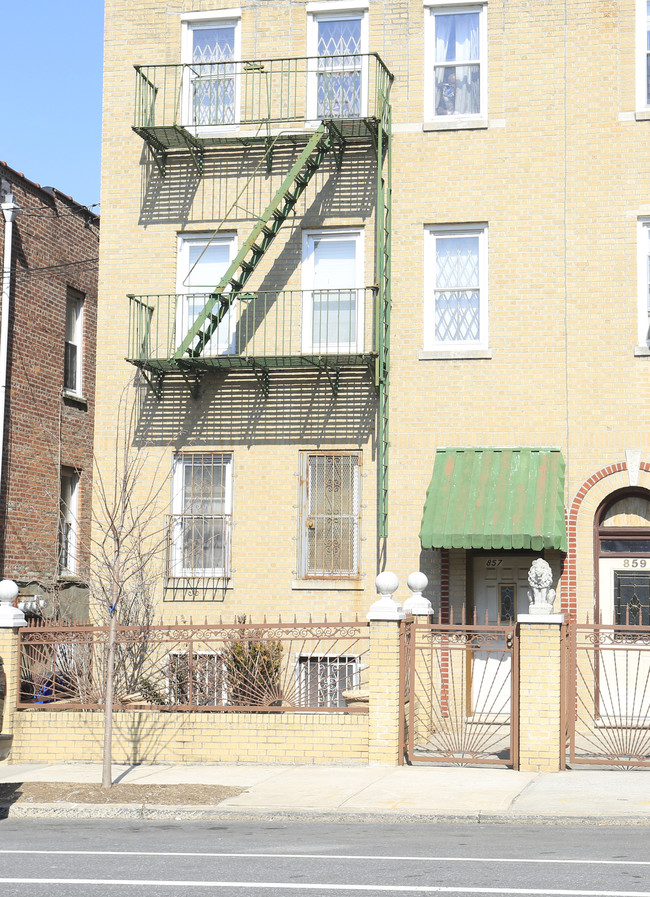 857 E 222nd St in Bronx, NY - Building Photo - Building Photo