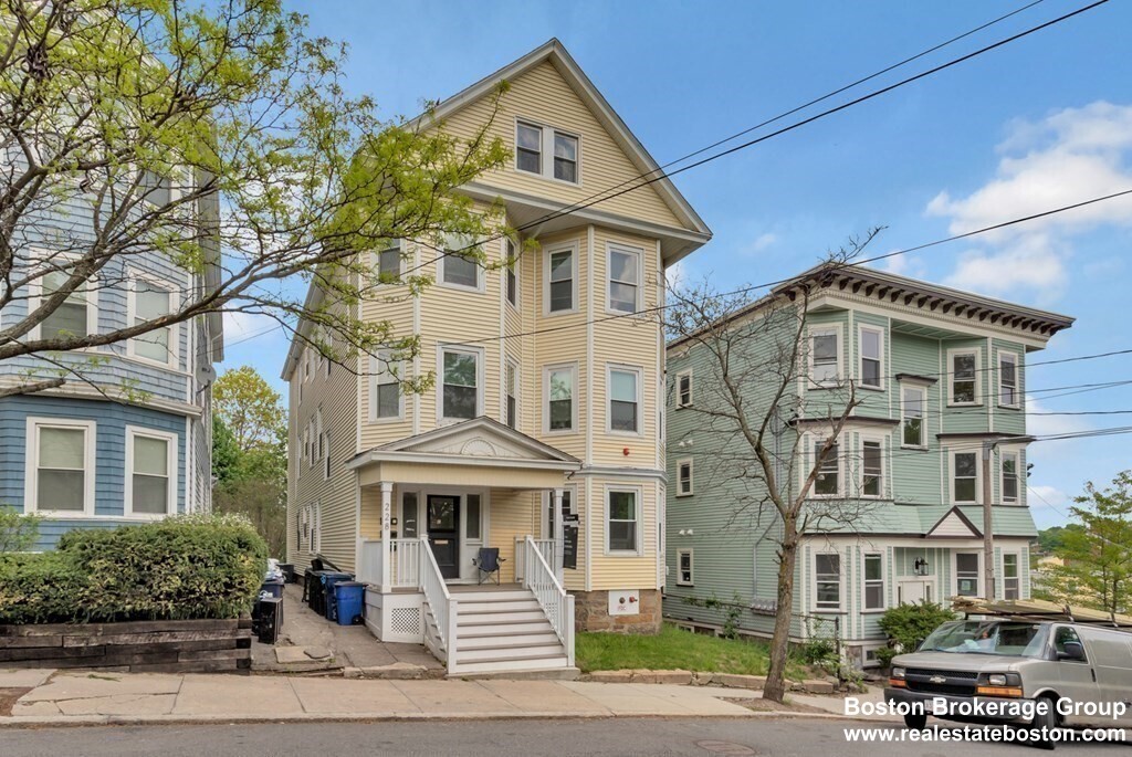 228 Calumet St, Unit 1 in Boston, MA - Foto de edificio