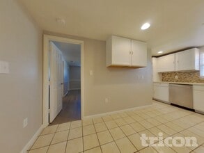 2432 Breakwater Cir in Sarasota, FL - Building Photo - Building Photo