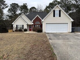 2460 Huntington Dr in Loganville, GA - Building Photo