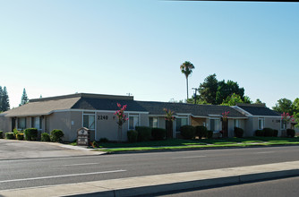 Oak Knoll Apartments in Fresno, CA - Building Photo - Building Photo