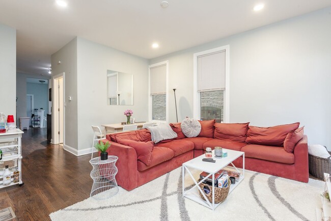 2733 N Sheffield Ave in Chicago, IL - Building Photo - Building Photo