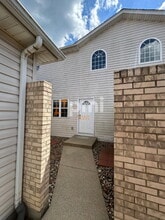 162 Mallard Pointe Dr in Valparaiso, IN - Building Photo - Building Photo