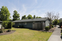 Seneca Terrace in Milwaukie, OR - Building Photo - Building Photo