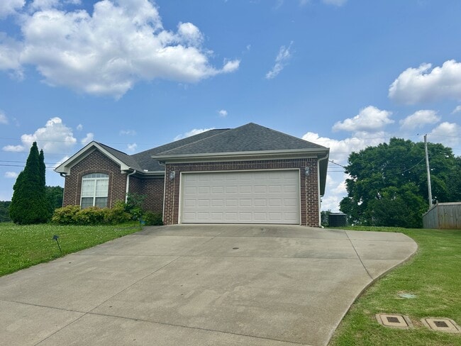 120 Windsor Dr in Muscle Shoals, AL - Building Photo - Building Photo