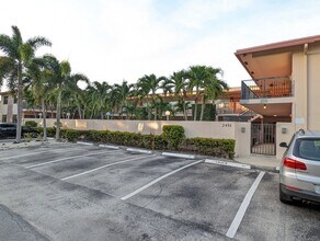 2451 NE 49th St, Unit 104 in Fort Lauderdale, FL - Building Photo - Building Photo
