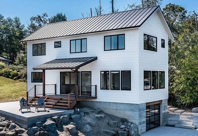 property at 4896 Harbor Hills Dr