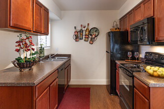 Papago Gardens Apartments in Phoenix, AZ - Building Photo - Interior Photo