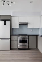 160 Flemington Rd in Toronto, ON - Building Photo - Building Photo