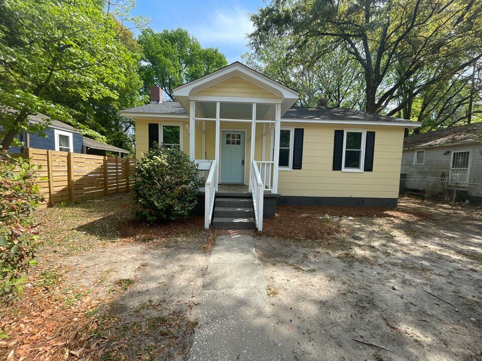 2729 E Surrey Dr in North Charleston, SC - Building Photo