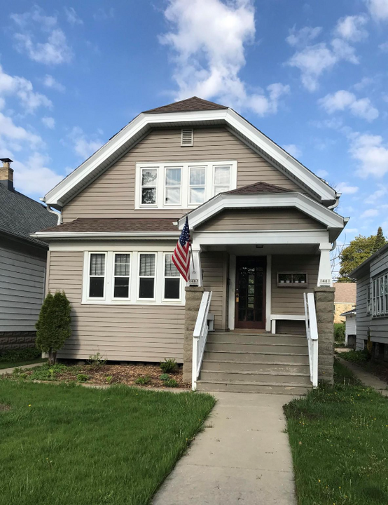 1461 S 90th St in West Allis, WI - Building Photo