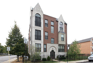 4452 S University Ave Apartments