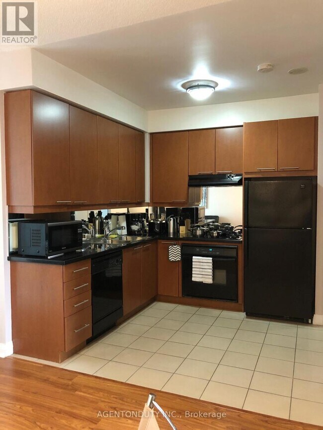 1121 Bay St. in Toronto, ON - Building Photo - Building Photo