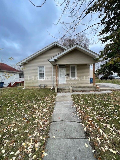 706 W Johnson St in Collinsville, IL - Foto de edificio