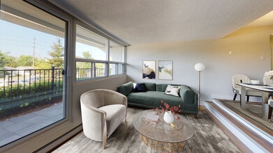 Forest Ridge in Ottawa, ON - Foto de edificio - Building Photo