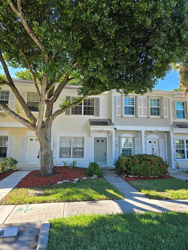 7713 Sanibel Dr in Tamarac, FL - Building Photo - Building Photo