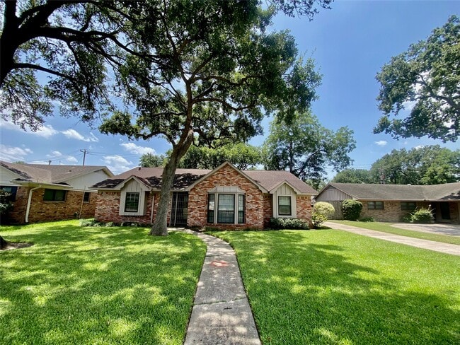 2206 Tannehill Dr in Houston, TX - Building Photo - Building Photo