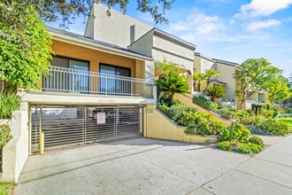 64 N Mar Vista Ave, Unit 105 in Pasadena, CA - Building Photo - Building Photo