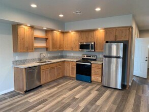 3215 S 12th St in Lebanon, OR - Building Photo - Building Photo