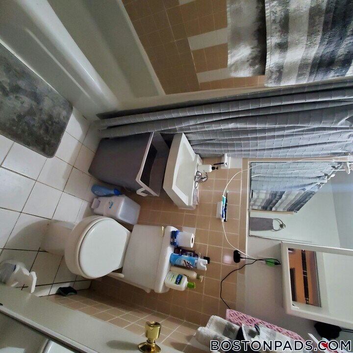 55 S Huntington Ave, Unit 202 in Boston, MA - Building Photo