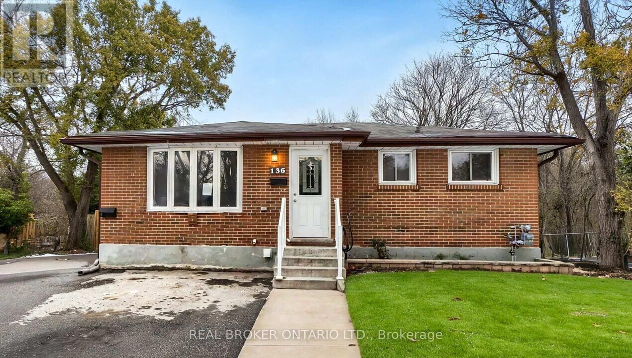 136 CLAYMORE Crescent in Oshawa, ON - Building Photo