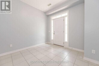 7 Lakefront Dr in Hamilton, ON - Building Photo - Building Photo