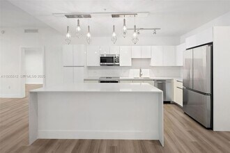 101 Diplomat Pkwy, Unit 1004 in Hallandale Beach, FL - Foto de edificio - Building Photo