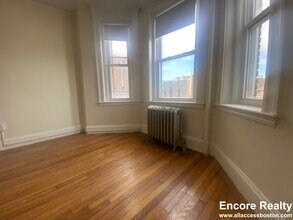 1175 Boylston St, Unit 24 in Boston, MA - Foto de edificio - Building Photo
