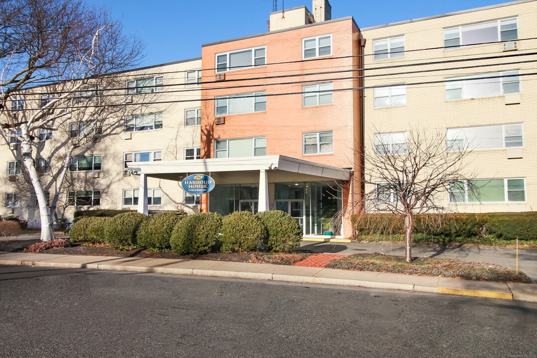 292 Pequot Ave in New London, CT - Building Photo