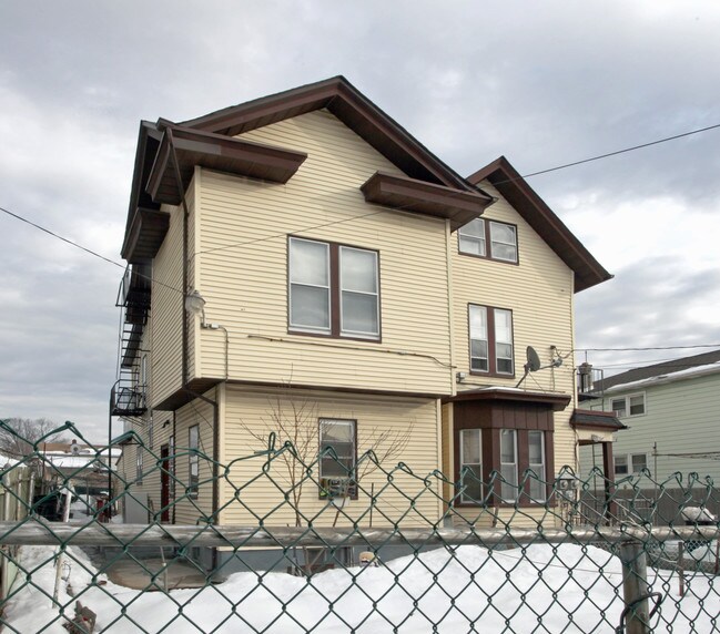 609 Jefferson Ave in Elizabeth, NJ - Building Photo - Building Photo