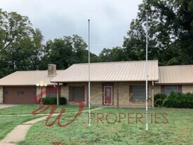 1470 W South Loop in Stephenville, TX - Building Photo