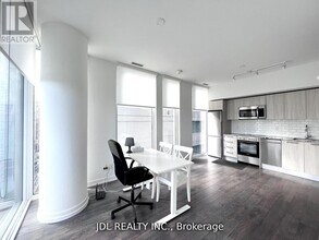 28 Wellesley St E in Toronto, ON - Building Photo - Building Photo
