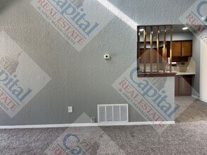 1013 W Gladys Way in Mustang, OK - Building Photo - Building Photo