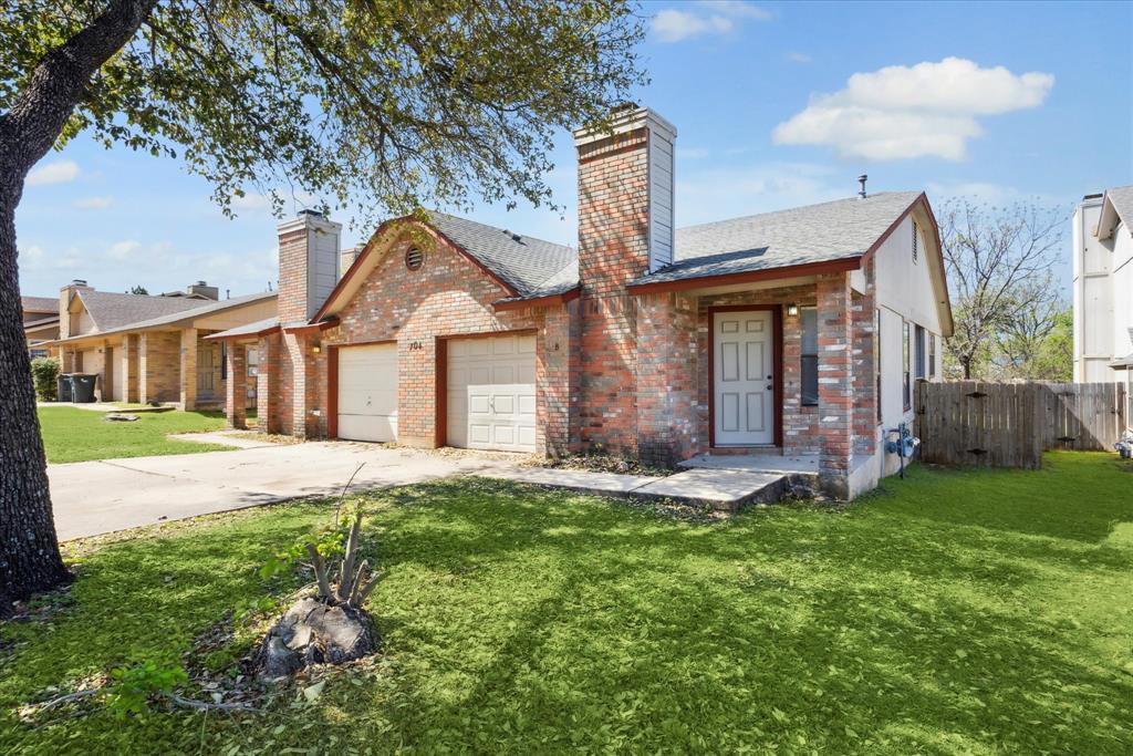 704 Rollingway Dr in Round Rock, TX - Building Photo