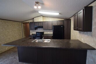 6000 Spring Creek Pkwy in Malakoff, TX - Building Photo - Building Photo