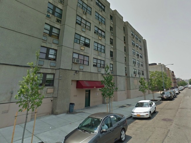 250 Pulaski St in Brooklyn, NY - Building Photo - Building Photo