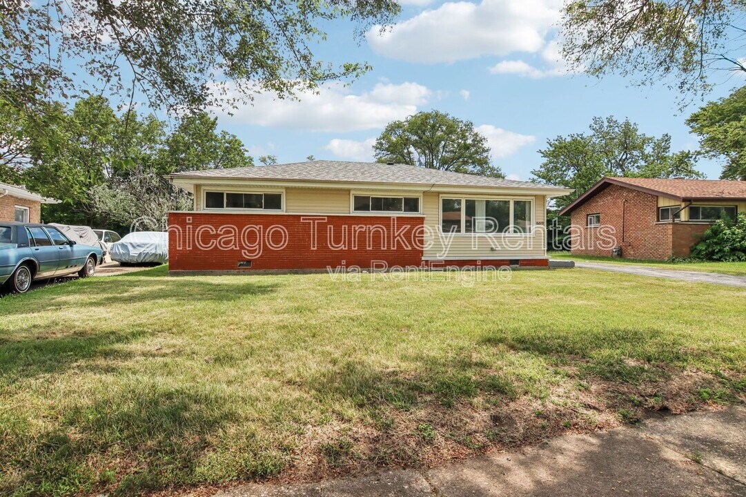 16019 Circle Dr in Markham, IL - Building Photo
