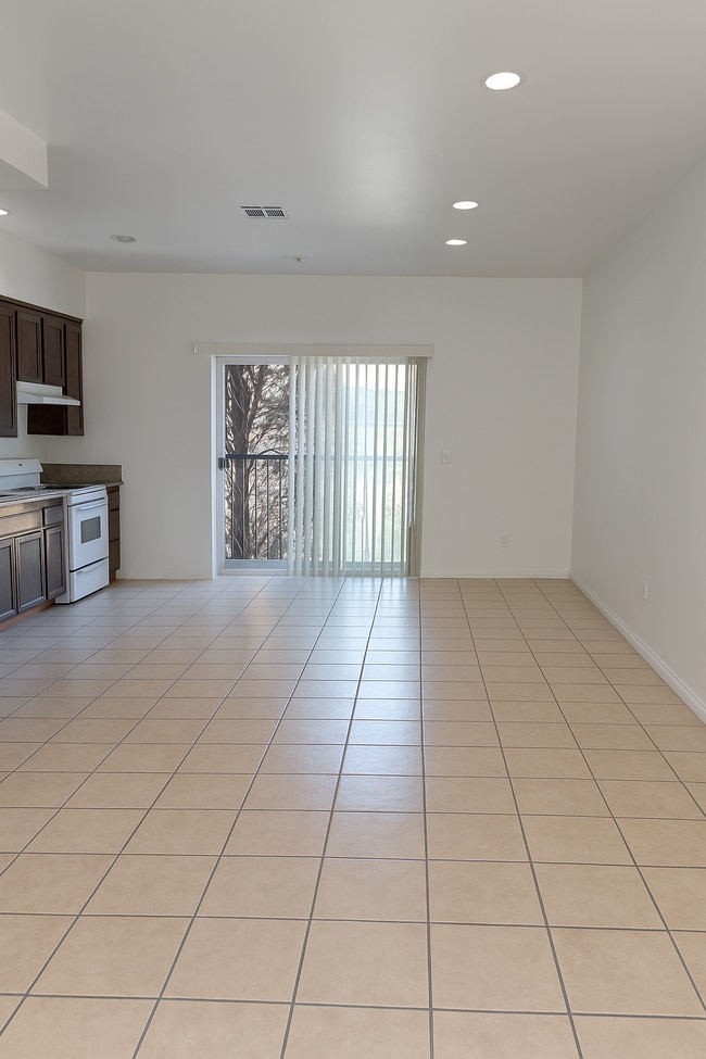 7327 Bakman Ave, Unit 5 in Los Angeles, CA - Building Photo - Building Photo