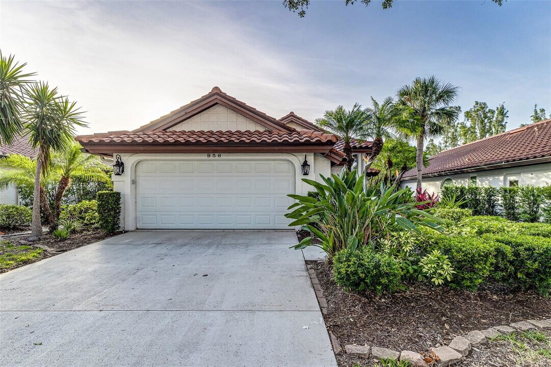 956 Harbor Town Dr in Venice, FL - Building Photo