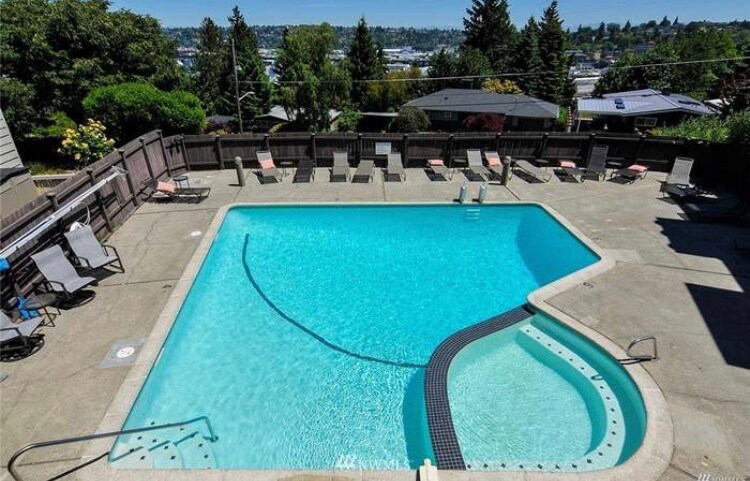 3604 26th Pl W, Unit 202 in Seattle, WA - Building Photo